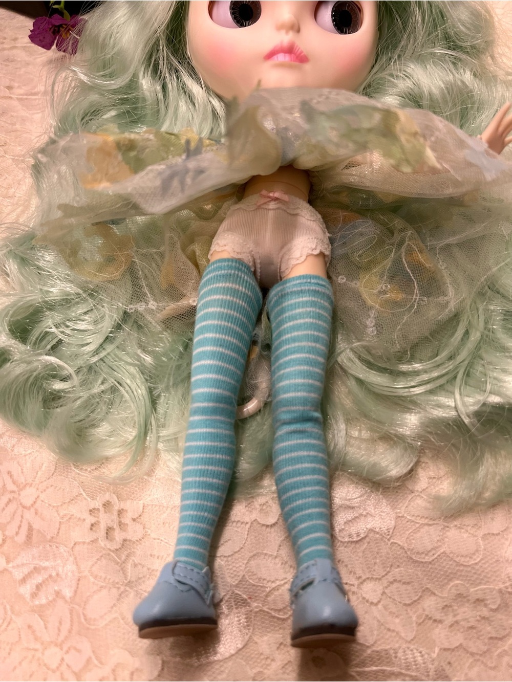 Customized Blythe Doll, Lime Green Hair, 12”, 30 cm, 1/6 scale, and Accessories - Picture 10 of 16